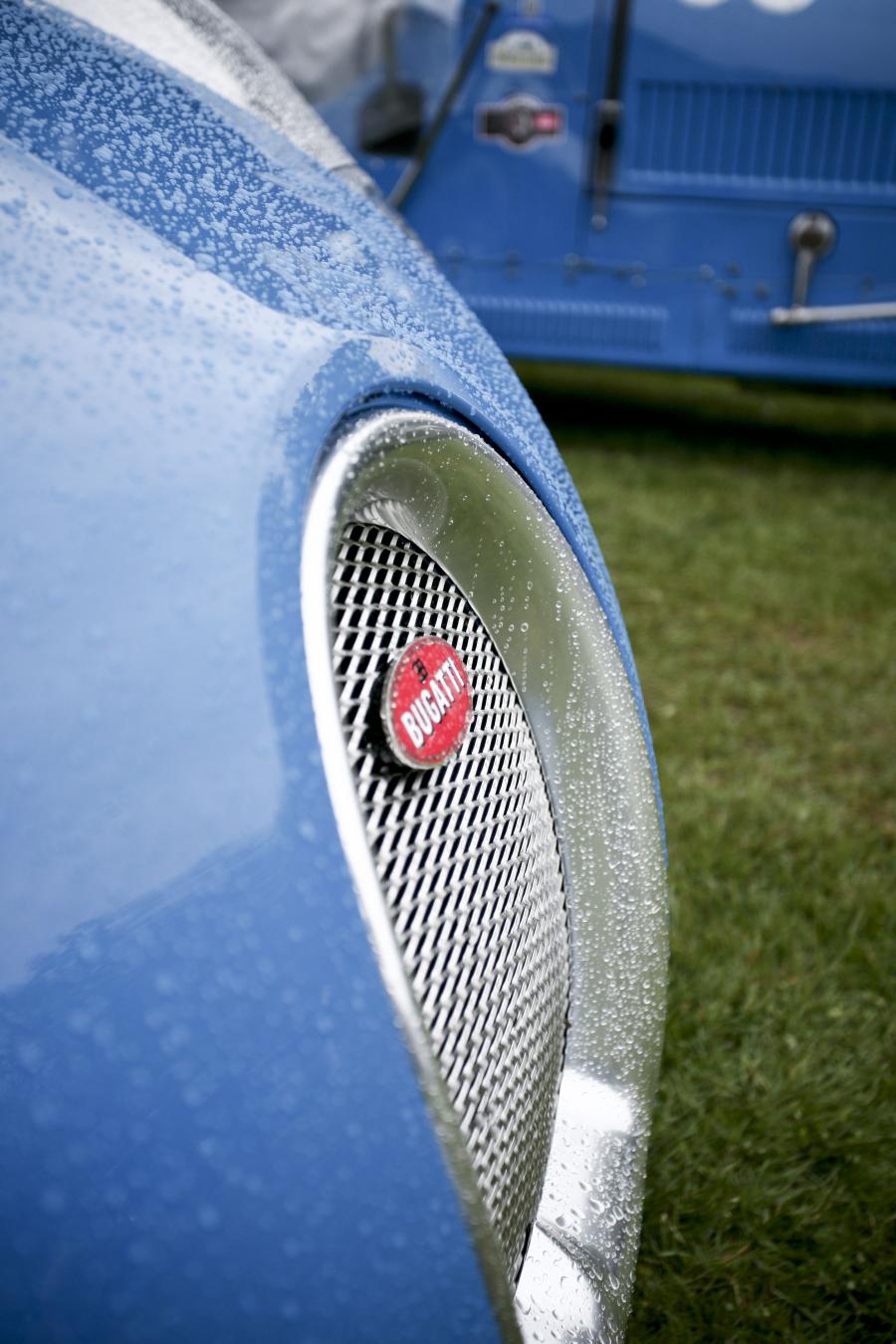  Bugatti Veyron 16.4 Centenaire 2009 года  (фото 20 из 130)